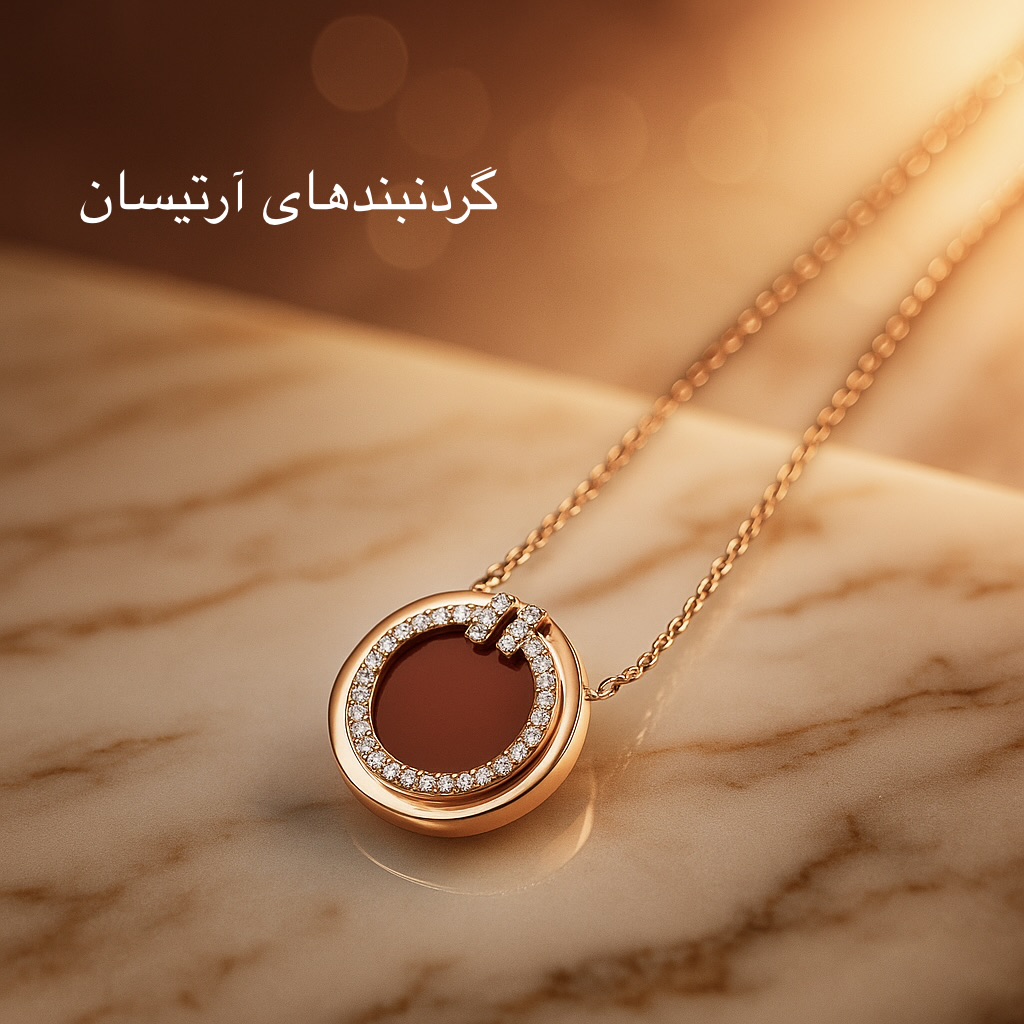 گردنبند نقره زنانه آرتیسان با پلاک دایره‌ای نگین‌دار روی سطح مرمر