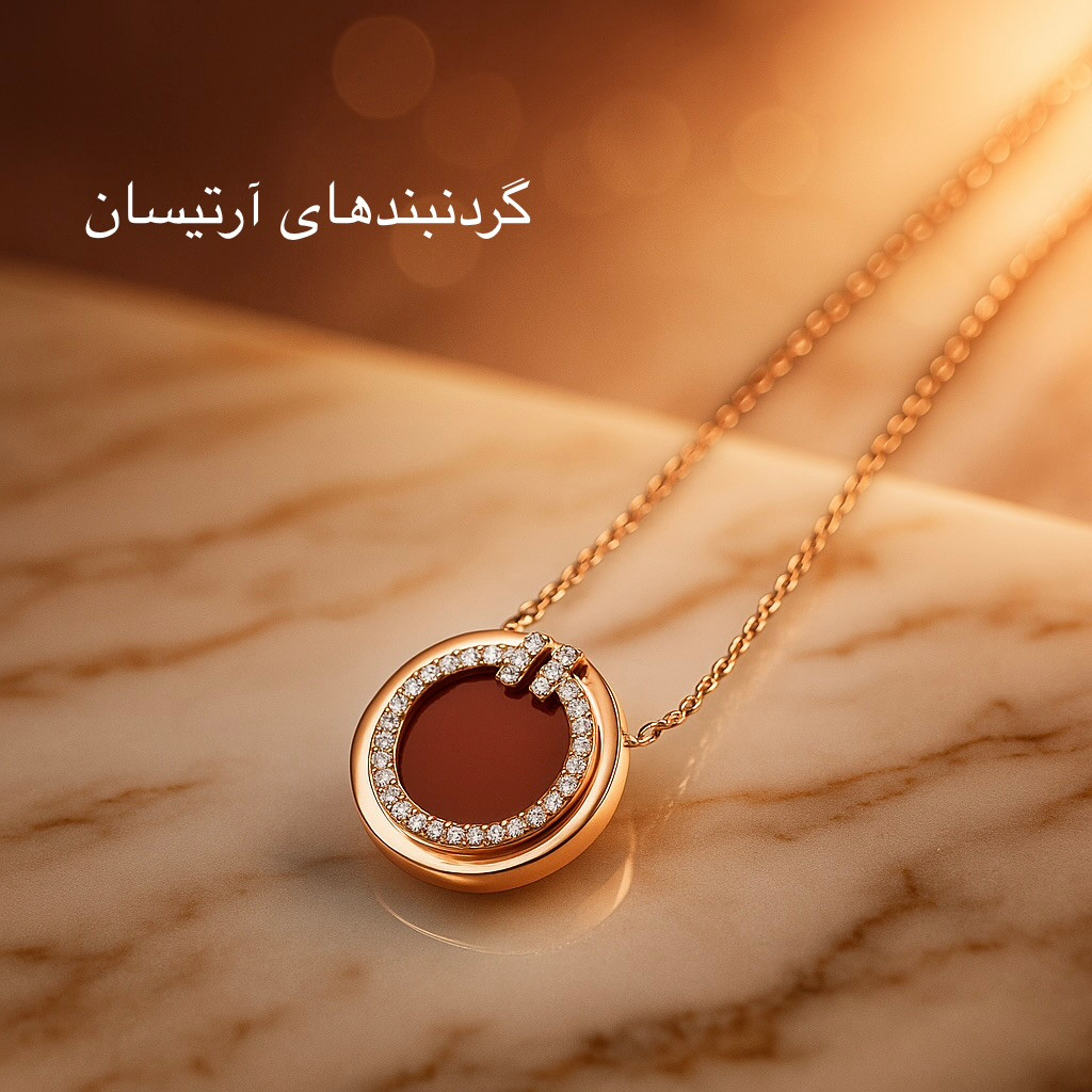 گردنبند نقره زنانه آرتیسان با پلاک دایرهای نگیندار روی سطح مرمر