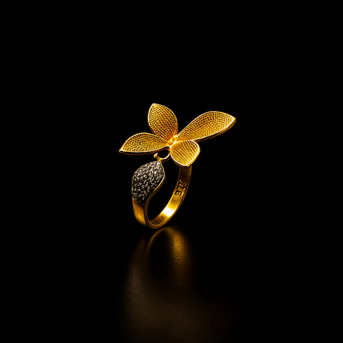 انگشتر نقره زنانه طرح ارکید عیار۹۲۵ با سنگهای زیرکونیا